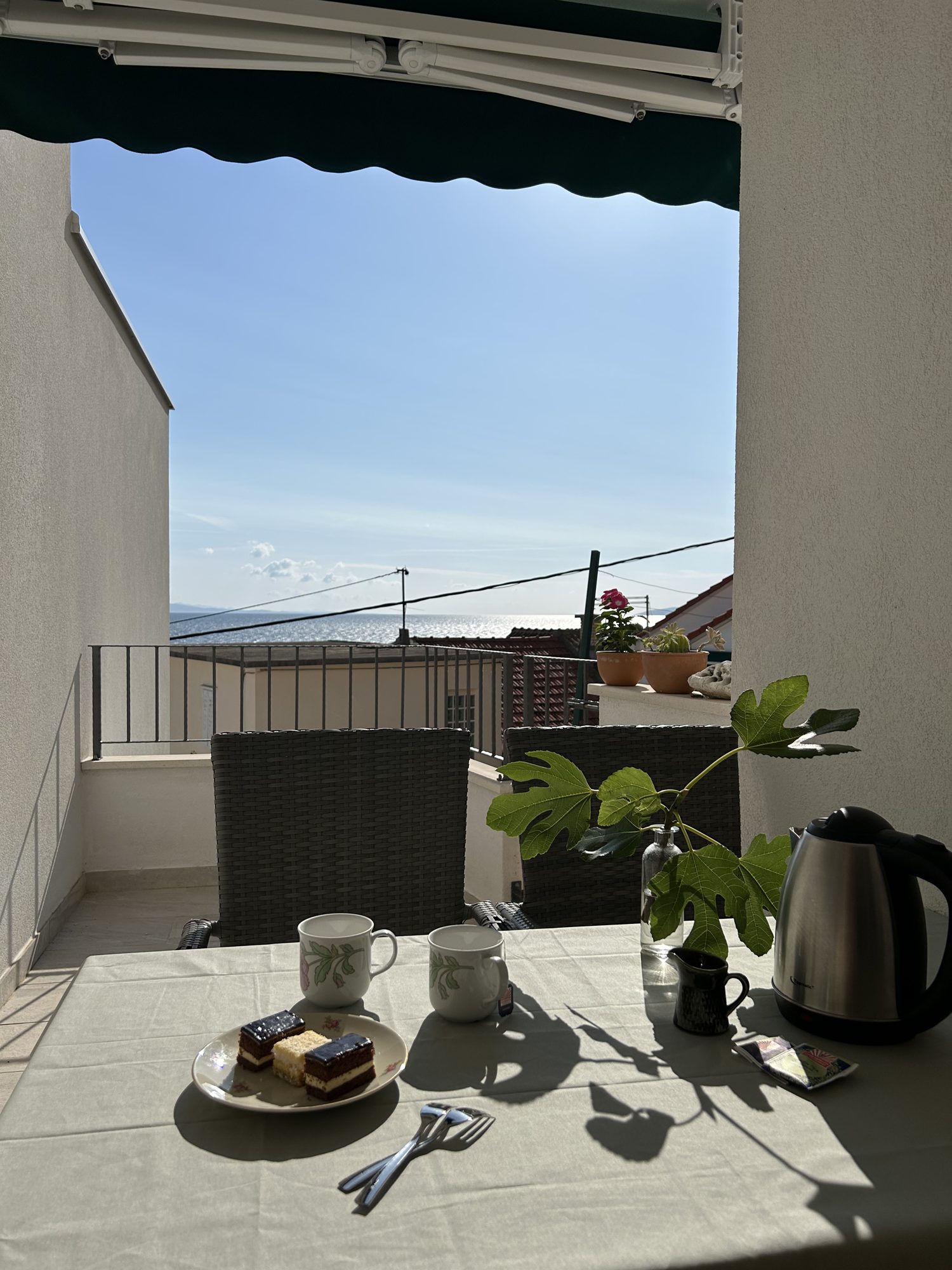 Ena at Beach House Buinac, Brist — sea-view stay, photo 3